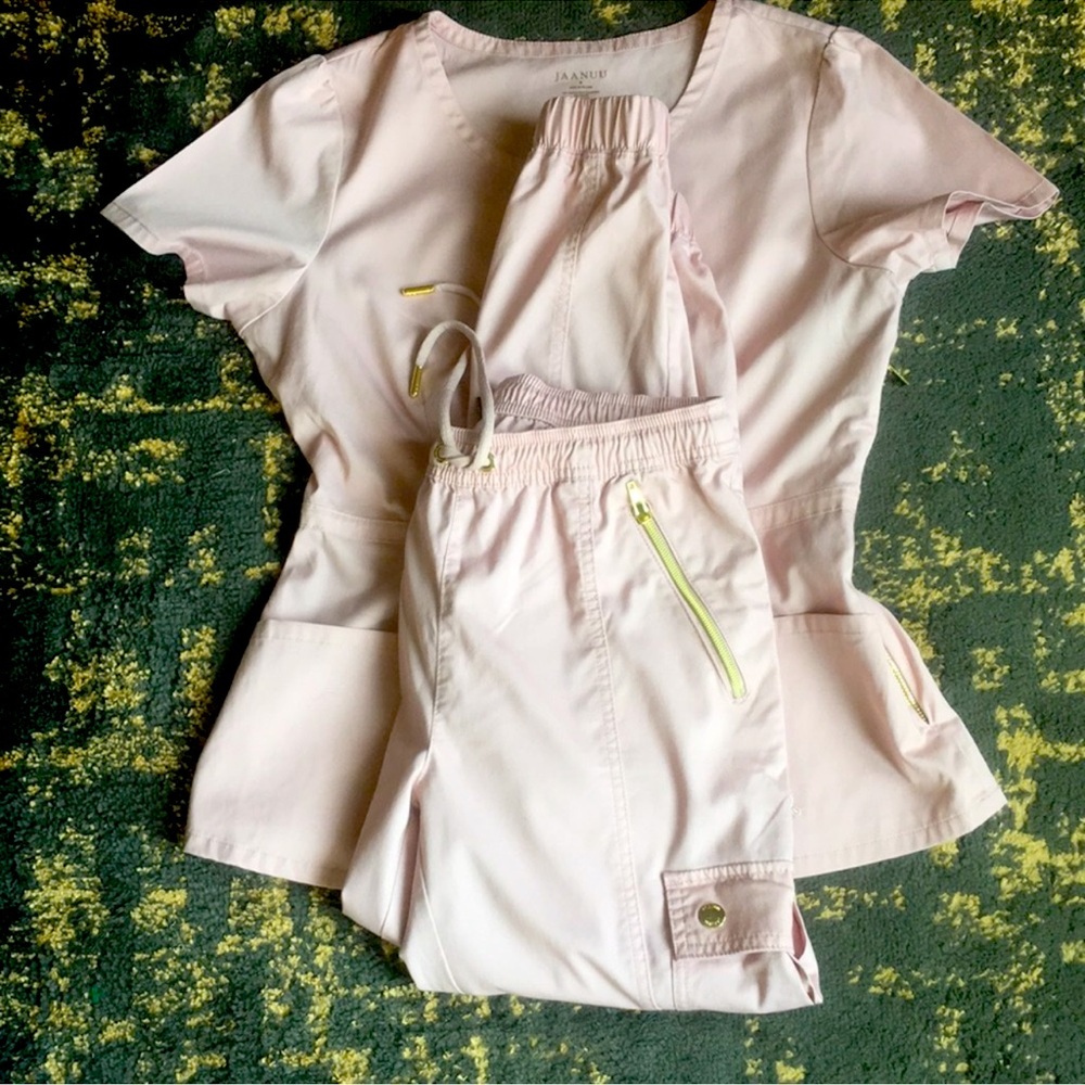 Jaanuu Scrub Set with Joggers SMALL EUC!
